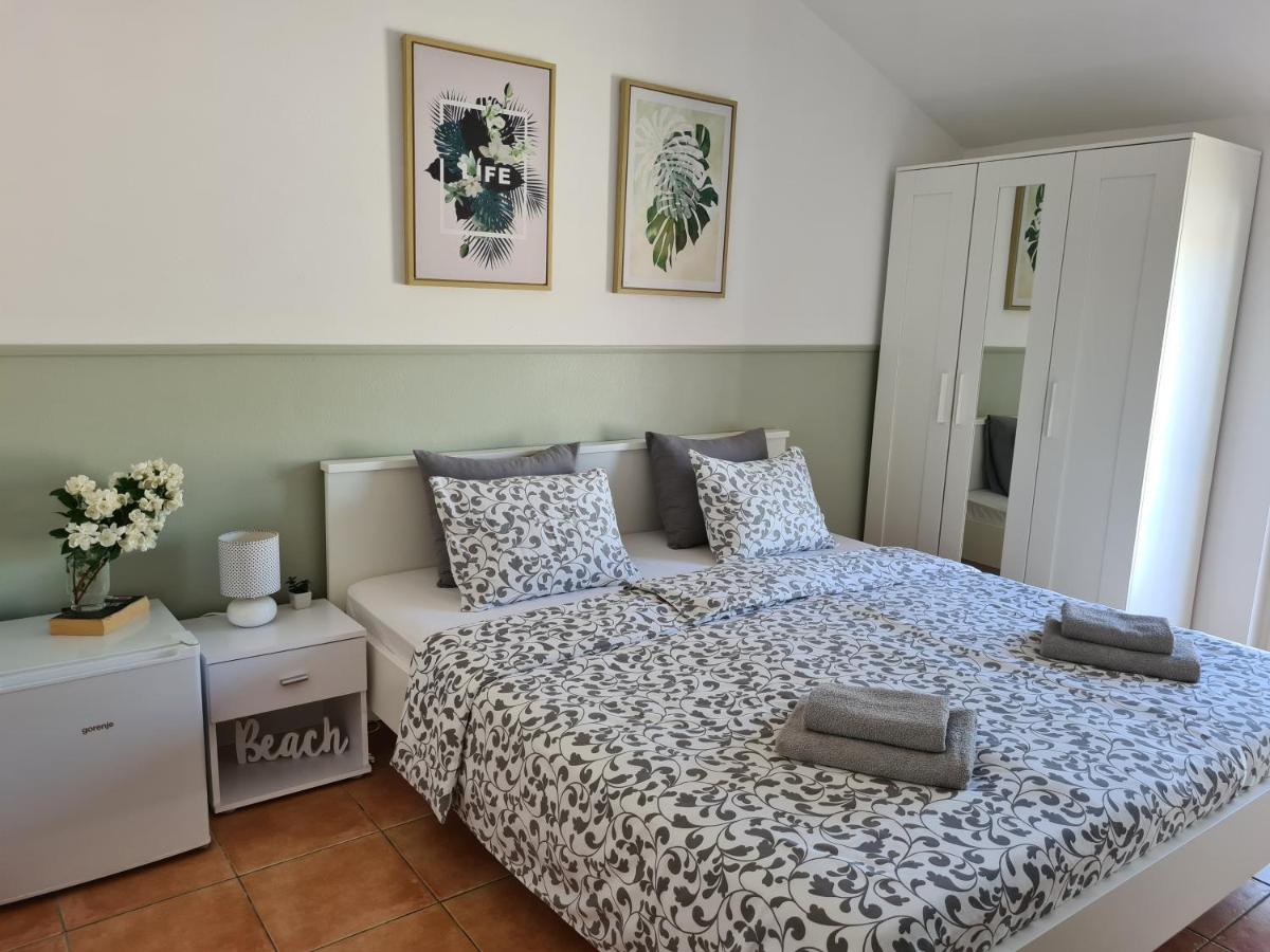 Apartment & Rooms Roza Peroj Quarto foto
