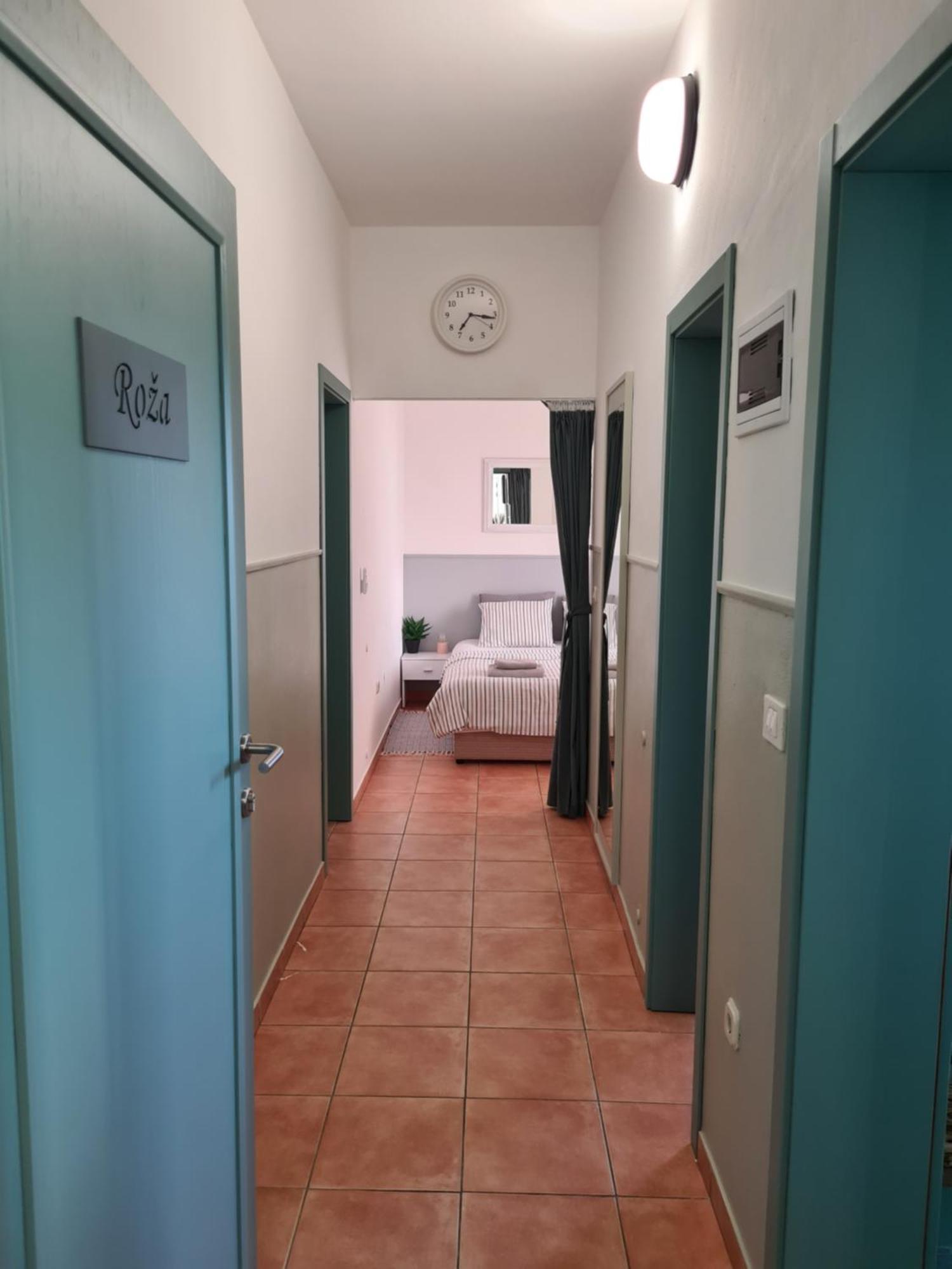 Apartment & Rooms Roza Peroj Quarto foto