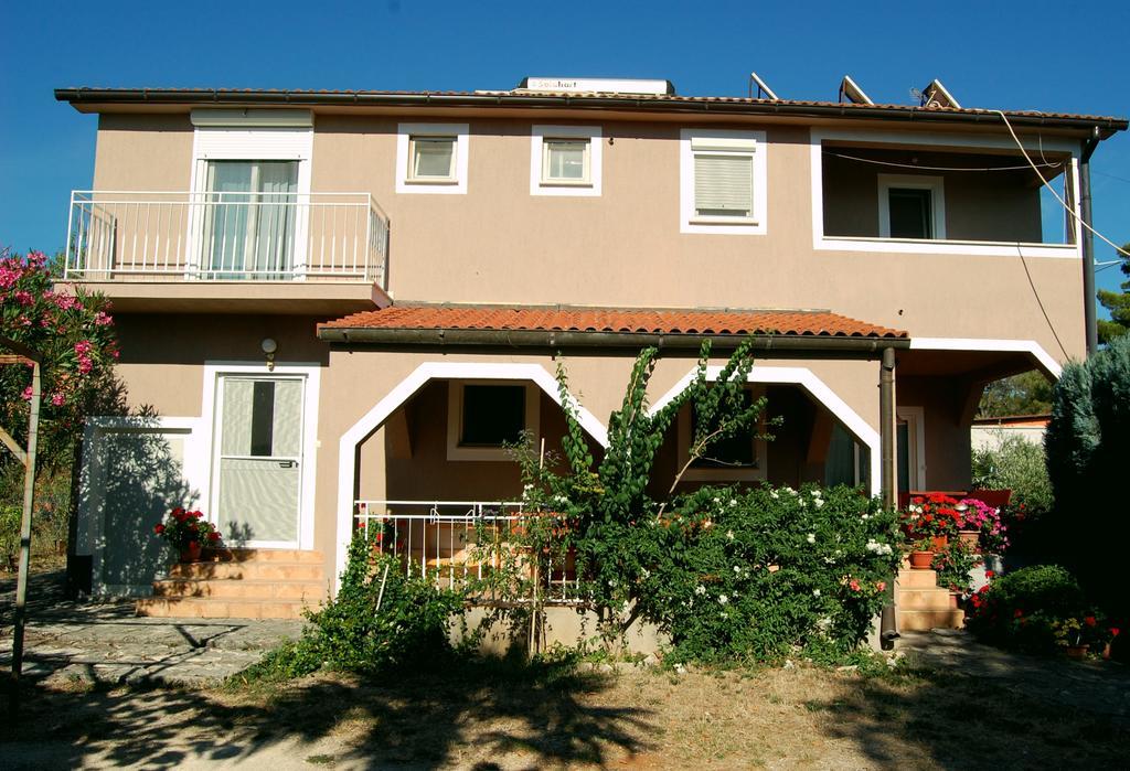 Apartment & Rooms Roza Peroj Exterior foto